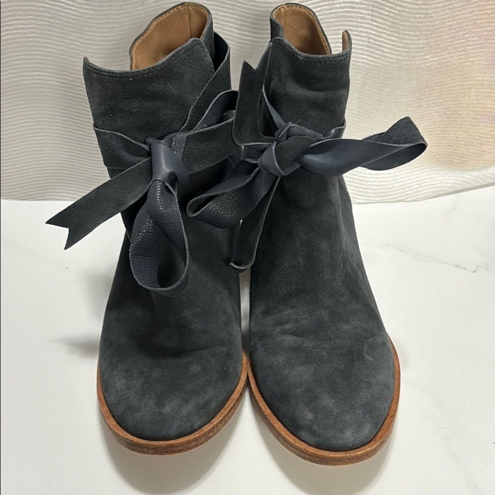Huma Blanco Suede Ankle Boots